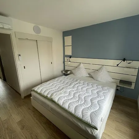 Apartment Renovee A 50 M De La Avec Clim Et Wifi - Fr-1-723-162