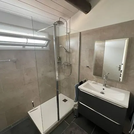 Renovee A 50 M De La Avec Clim Et Wifi - Fr-1-723-162 *